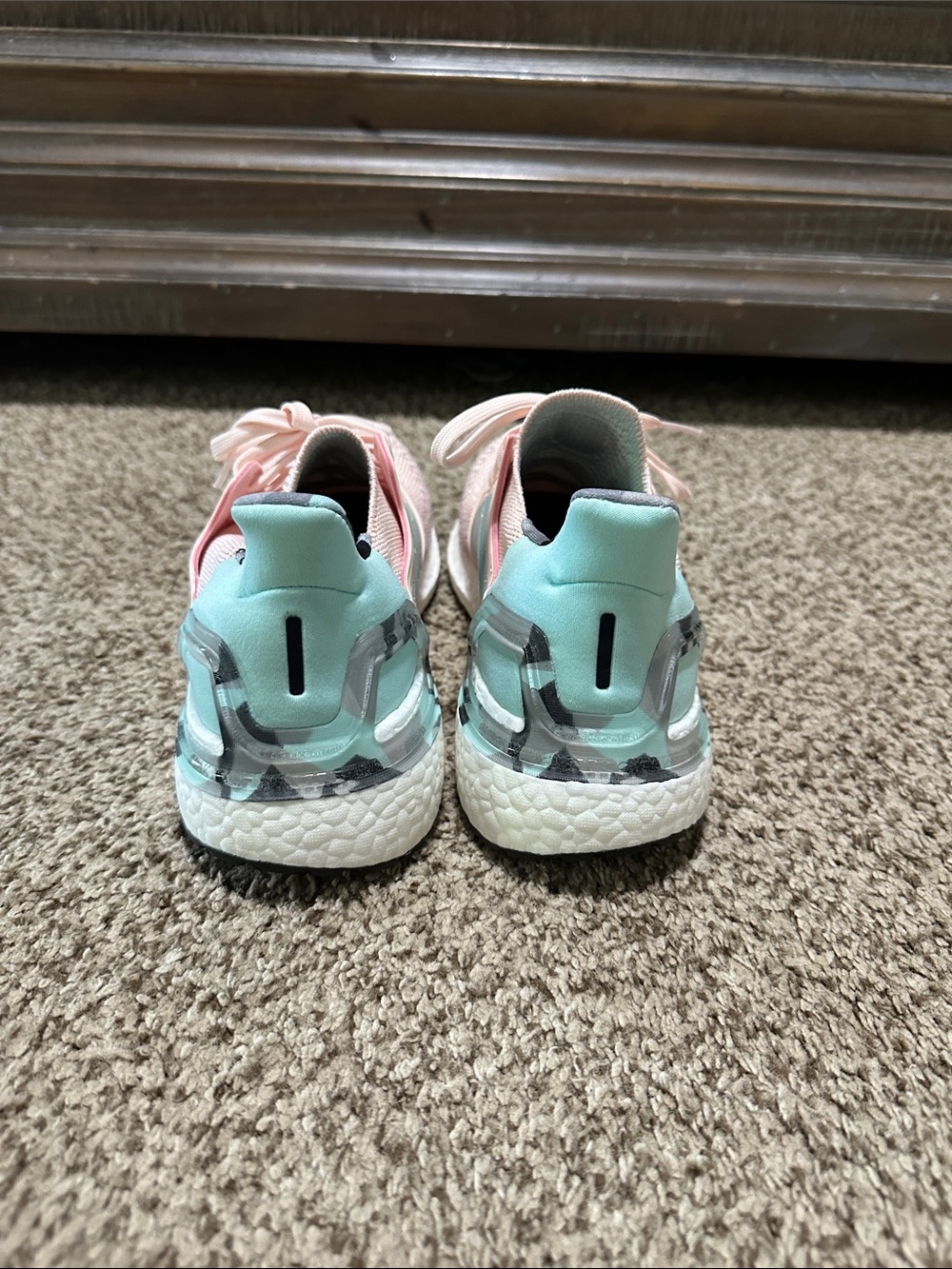 adidas ultraboost 20 pink tint frost mint size 9 Women nwot - Picture 4 of 5